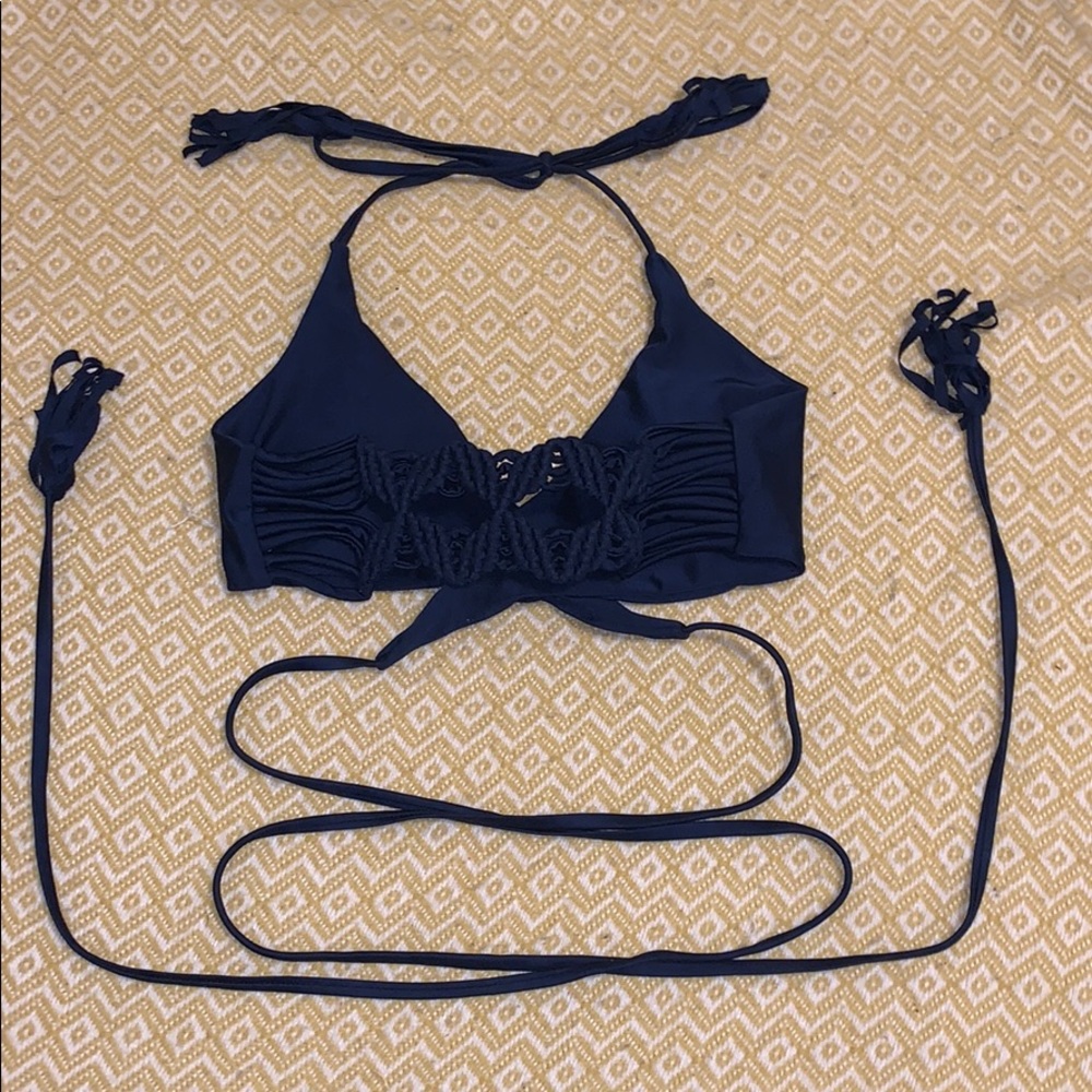 Bikini - Picture 2 of 3